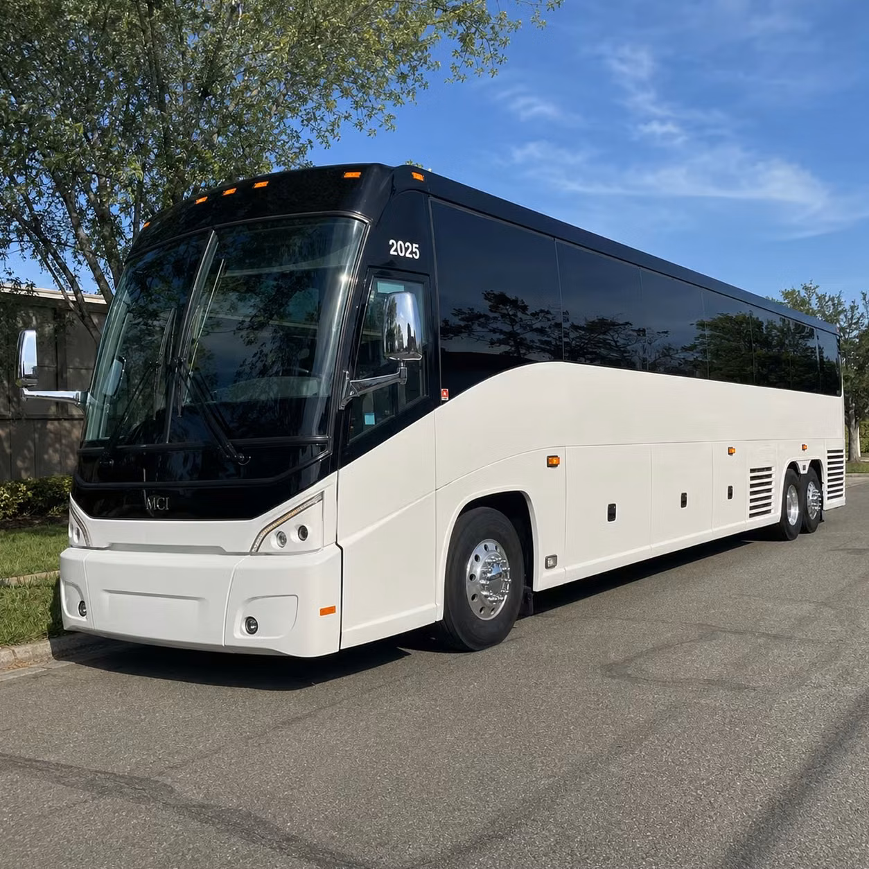 charter bus rentals for redstone arsenal personnel and contractors in the birmingham region