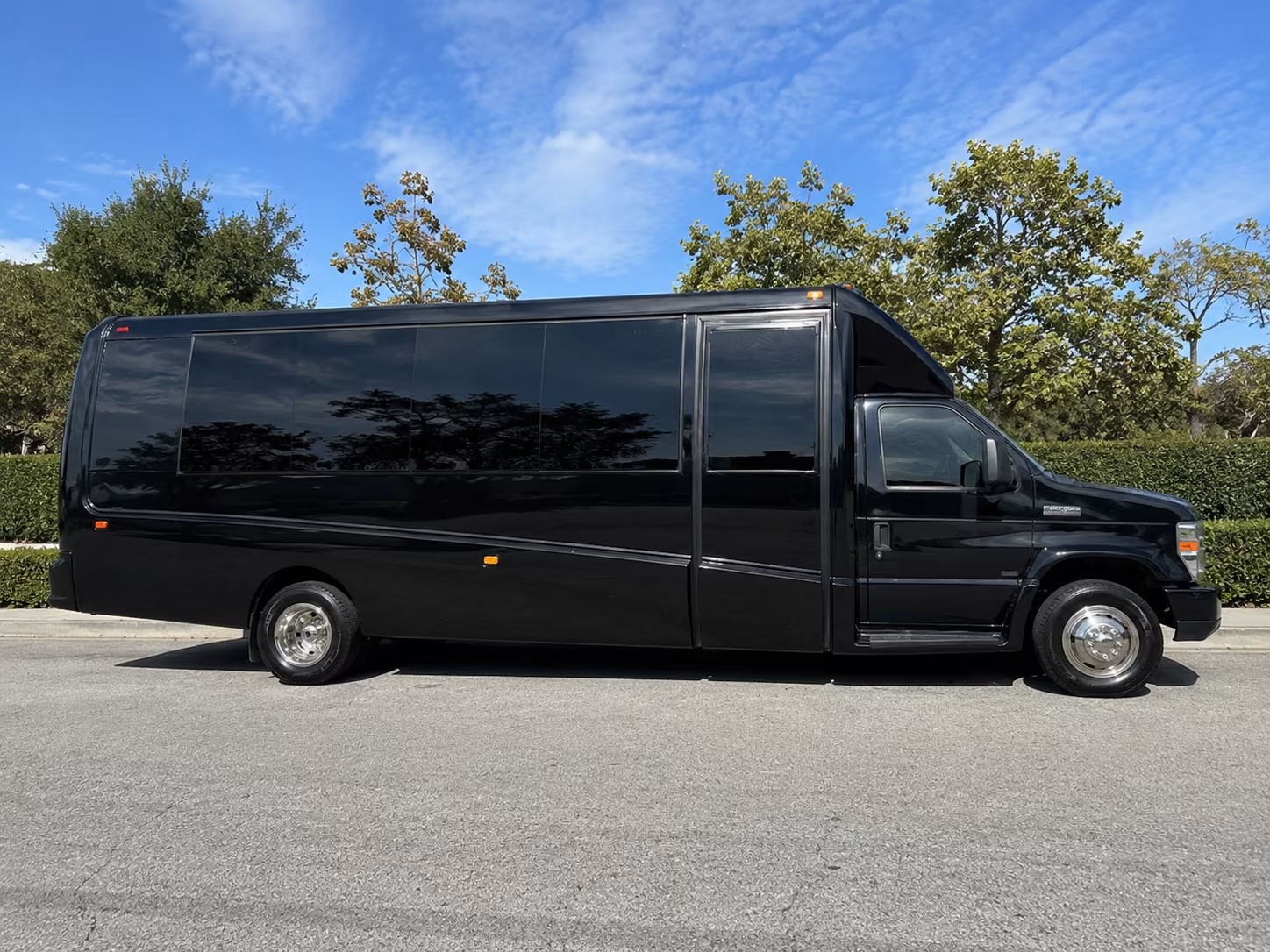 corporate airport transfer buses to and from boise airport boi