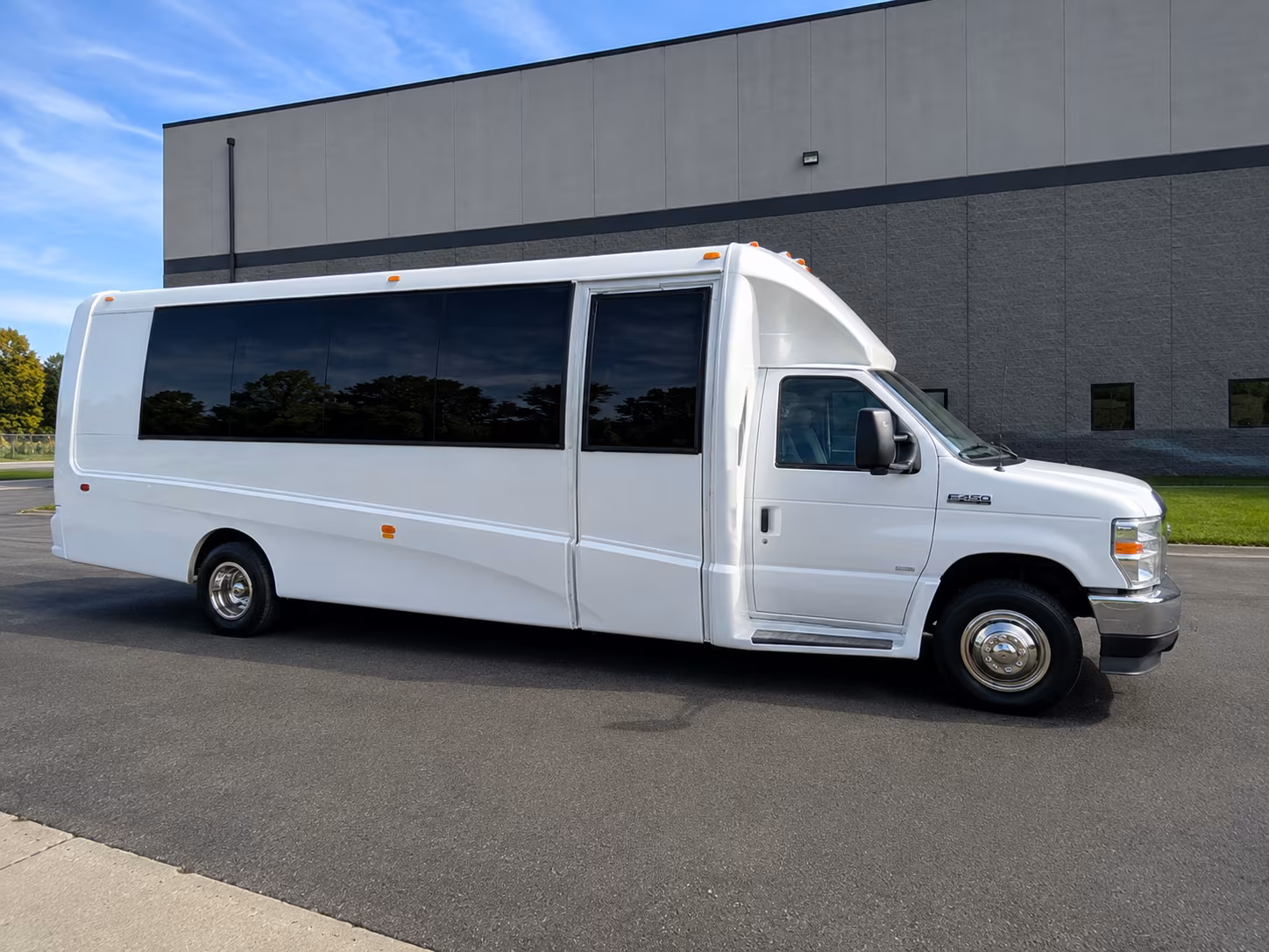 corporate and conference buses serving canyon county